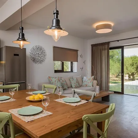 Splendid Zakynthos - 3 Bedrooms - Petlivia - En-suite Bathrooms - Walking Distance To Beach Villa
