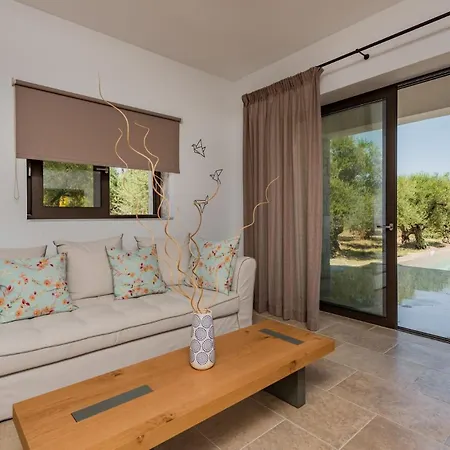 Splendid Zakynthos - 3 Bedrooms - Petlivia - En-suite Bathrooms - Walking Distance To Beach Villa *