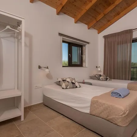 Splendid Zakynthos - 3 Bedrooms - Petlivia - En-suite Bathrooms - Walking Distance To Beach